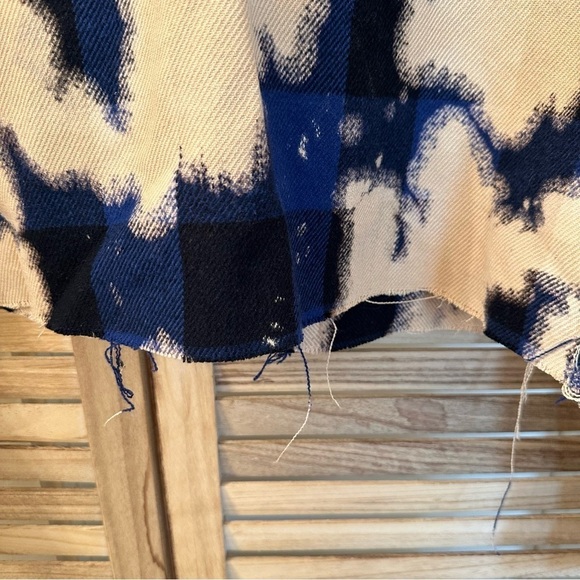 Supreme Cropped Distressed Bleached Shirt - Picture 8 of 9